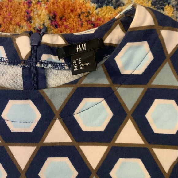 Geometric sweatshirt dress - Picture 2 of 2